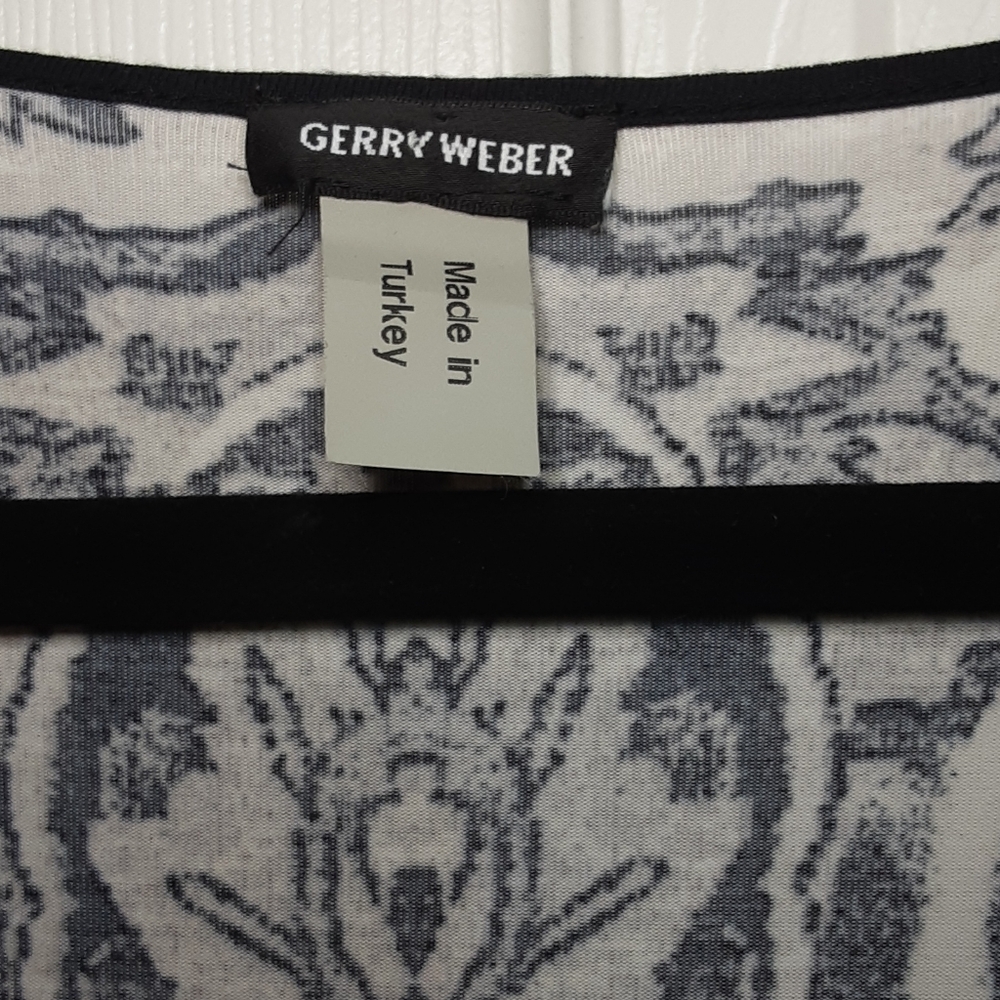 Gerry Weber Animal Print V Neck Top With Sheer Stripe Down Sleeves - Picture 4 of 6